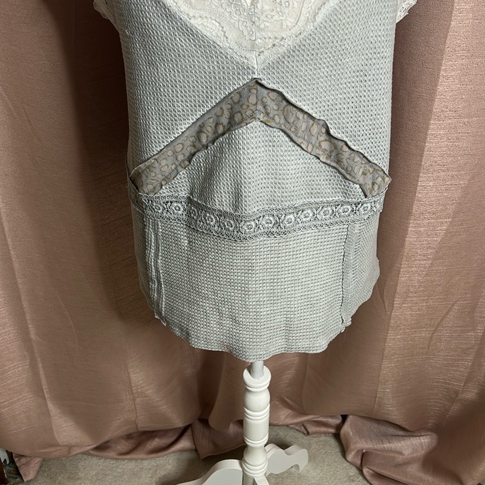 POL, Lace Trim Gray Cami Top MED - Picture 2 of 13